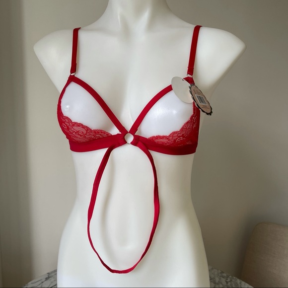 Red peekaboo lace bralette - Picture 2 of 5